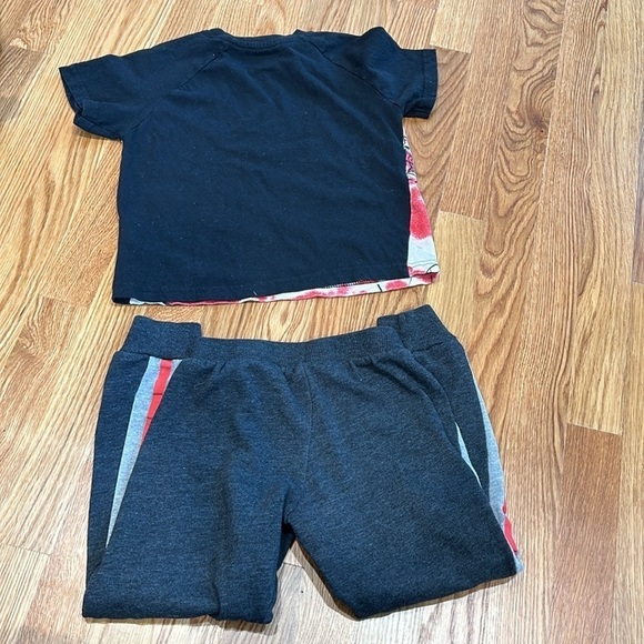Bundle boys play clothes 4 piece lot pants and tops size 5/6 black and red - Picture 6 of 12